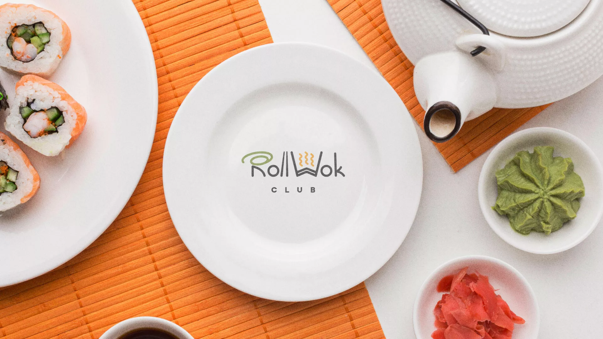 Разработка логотипа и фирменного стиля суши-бара «Roll Wok Club» в Сольвычегодске